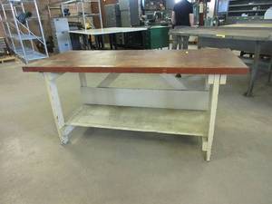 lot 283 image: WOODEN WORK BENCH
