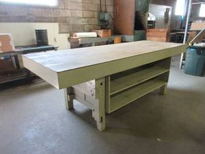 lot 290 image: CRAFTER OR WOODWORKERS  TABLE