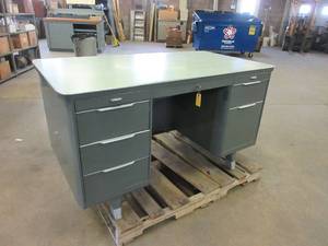 lot 547 image: GRAY METAL DESK