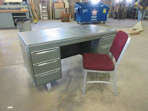 lot 549 image: METAL DESK WITH CHAIR