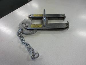 lot 558 image: T & S PALLET PULLER