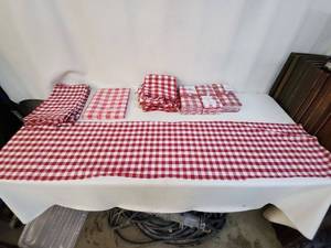 lot 15 image: Gingham Checkered Table Runners, Napkin Sets, and table cloth