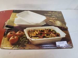 lot 16 image: Set of 3 Italian Ceramic Serving Dishes