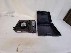 lot 33 image: Chef Master Portable Butane Gas Stove with Carry Case