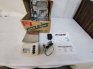 lot 43 image: Acculab VT-400 Digital Scale with Accessories and Instruction Manual