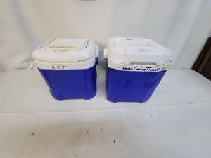 lot 45 image: Pair of Igloo Ice Cube 14 Quart Blue Coolers