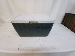 lot 49 image: Coleman Model 5283-5282 Green Portable Cooler
