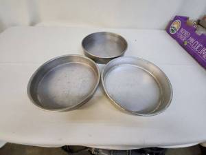 lot 56 image: Set of 3 Aluminum Cake Pans with Graduated Sizes