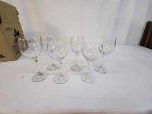 lot 71 image: Set of 12 Wine Glasses - Inventory Reduction Sale