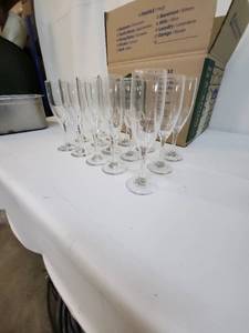 lot 74 image: Set of 15 Champagne Flutes for Elegant Celebrations
