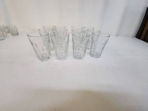 lot 78 image: Set of 12 Clear Drinking Glasses