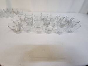 lot 79 image: Set of 20 Clear Glass Tumbler shot Glasses