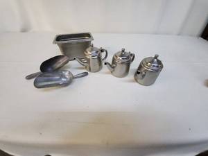 lot 85 image: Stainless Steel Restaurant Condiment Set with Scoops