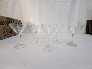 lot 88 image: Set of 9 Vintage Glass Cocktail Martini Glasses