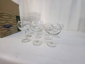 lot 90 image: Set of 14 Assorted Glassware for Wine and Cocktails