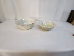 lot 91 image: Set of Ceramic Bowls with Leaf Design