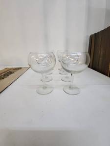 lot 95 image: Set of 8 Clear Wine Glasses - Inventory Reduction Sale