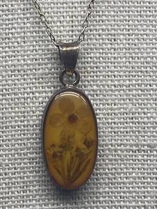 lot 5B image: Vintage Flower Resin Sterling Silver 925 Pendant Necklace