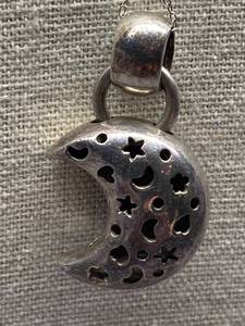 lot 11B image: Sterling Silver 925 Crescent Moon Pendant Necklace