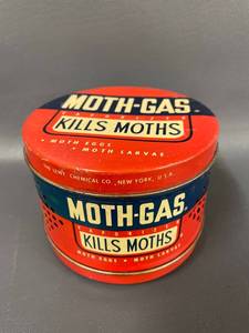 lot 23C image: Vintage Moth-Gas Vaporizer Tin by Lewyt Chemical - Empty