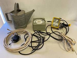 lot 23R image: Utility Set Timer, Light, Can & Cables
