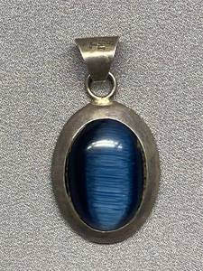 lot 42B image: Sterling Silver Blue Cats Eye Pendant .925