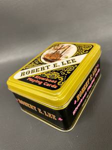 lot 61C image: Robert E. Lee Riverboat Playing Cards Tin Set