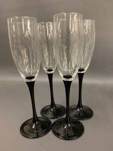 lot 70V image: Luminarc France Black Stem Champagne Flutes Set