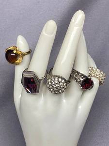 lot 88B image: Vintage Costume Jewelry Ring Collection - 5pcs Assorted Gems