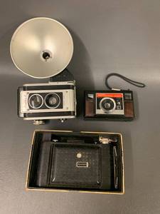 lot 90C image: Vintage Kodak Instamatic X-35F and Classic Camera Bundle