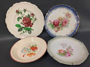 lot 91C image: Set of 4 Vintage Decorative Floral Plates