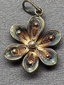 lot 93B image: Vintage Sterling Silver 925 Iridescent Flower Shaped Pendant with Intricate Detail