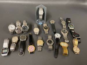 lot 97V image: Vintage and Modern Watch Lot with Packaging