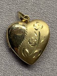 lot 98B image: Heart-Shaped 120 14k Gold-Filled Locket with Floral Design