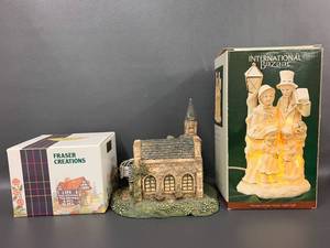 lot 100C image: Decorative Collectible Lot Night Lights & John Hopkins Chapel, Castle Model