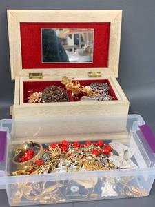 lot 108C image: Vintage Mixed Jewelry Lot in Wooden Box Collection
