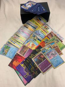 lot 15J image: Extensive 100 Pokmon Trading Card Collection with Rare and Holographic Cards