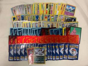 lot 25J image: 200 Pokmon Card Collection with Rare Foils