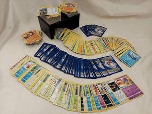 lot 43J image: Large Collection of 400 Pokemon&nbspTrading Cards