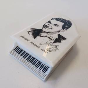 lot 37 image: Miniature Grand Piano signed by Liberace  (legs missing)