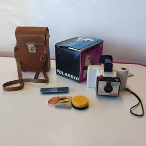 lot 39 image: Vintage Photographers Lot - 6pcs.  Polaroid Model 20 woriginal box & more