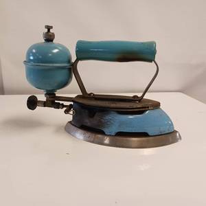 lot 47 image: Vintage Coleman Gas Steam Iron model #4A