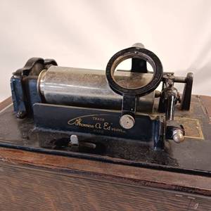 lot 20 image: Edison Standard Cylinder Phonograph