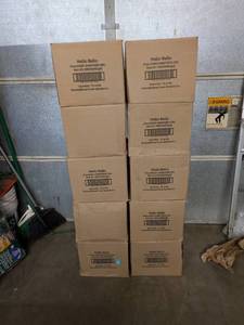 lot 107 image: 10 CASES OF HELLO BELLO 32OZ. HAND SANITIZER (12 UNITS PER CASE)