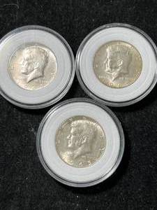 lot 24 image: 3 US 40% SILVER 1965 KENNEDY HALF DOLLARS IN AIRTITES