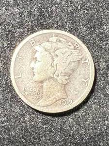 lot 26 image: 1919 US MERCURY DIME