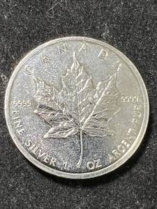 lot 31 image: 2012 CANADIAN MAPLE LEAF 1 TROY OZ .9999 FINE SILVER