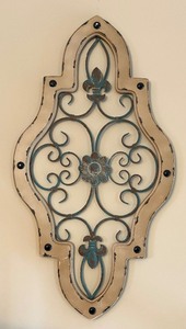lot 22 image: Distressed Wood and Metal Wall Hanging