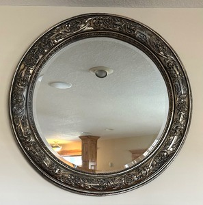 lot 18 image: Elegant Circular Wall Mirror