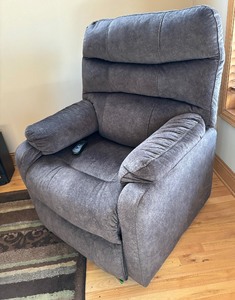 lot 33 image: Cat Napper Recliner Lift Chair